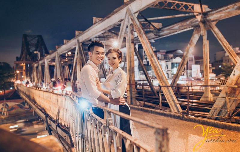 chụp ảnh cưới tại cầu Long Biên