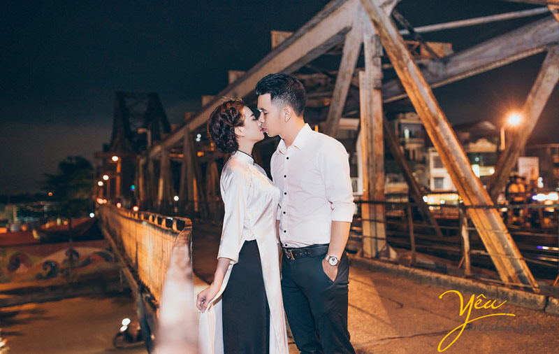chụp ảnh cưới tại cầu Long Biên