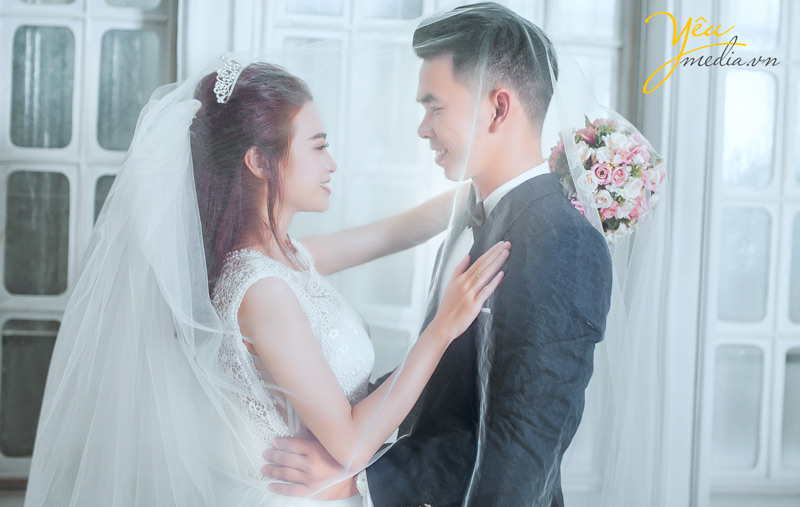 chụp ảnh cưới tại Thảo nguyên hoa Long Biên