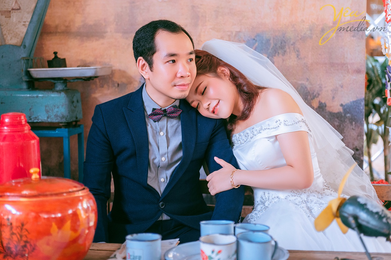 ảnh chụp cưới retro triển lãm tình son marry yêu media tài trợ