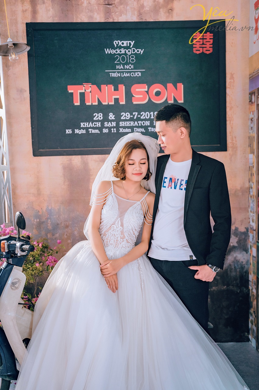 ảnh chụp cưới retro triển lãm tình son marry yêu media tài trợ