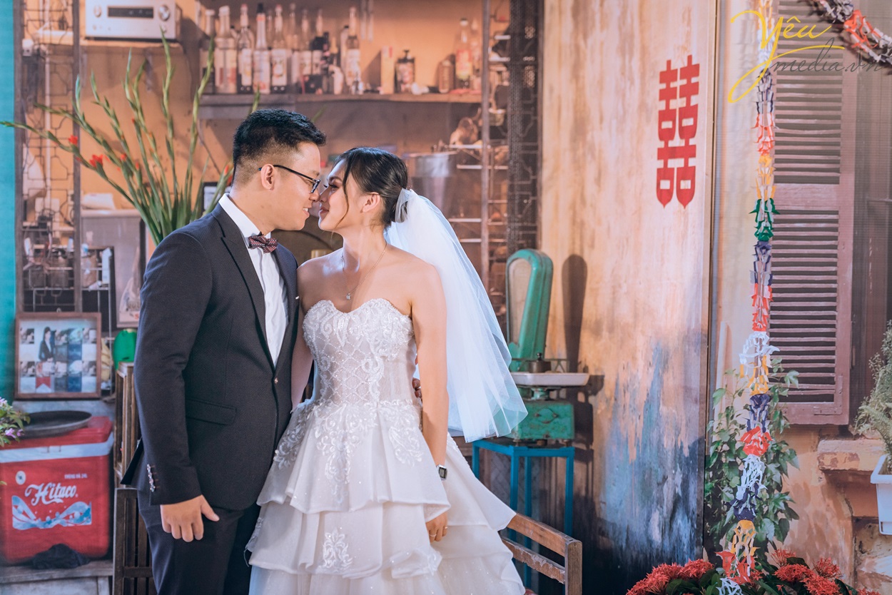 ảnh chụp cưới retro triển lãm tình son marry yêu media tài trợ