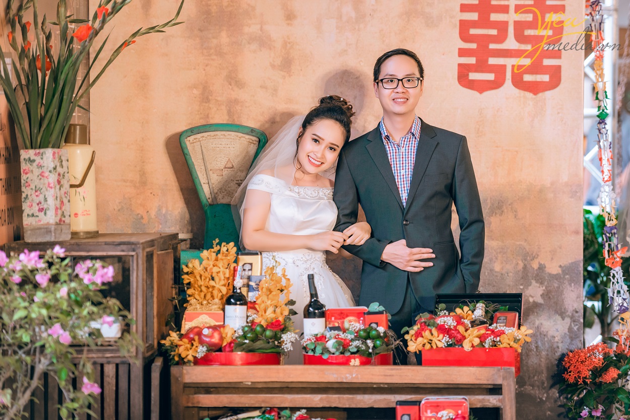ảnh chụp cưới retro triển lãm tình son marry yêu media tài trợ