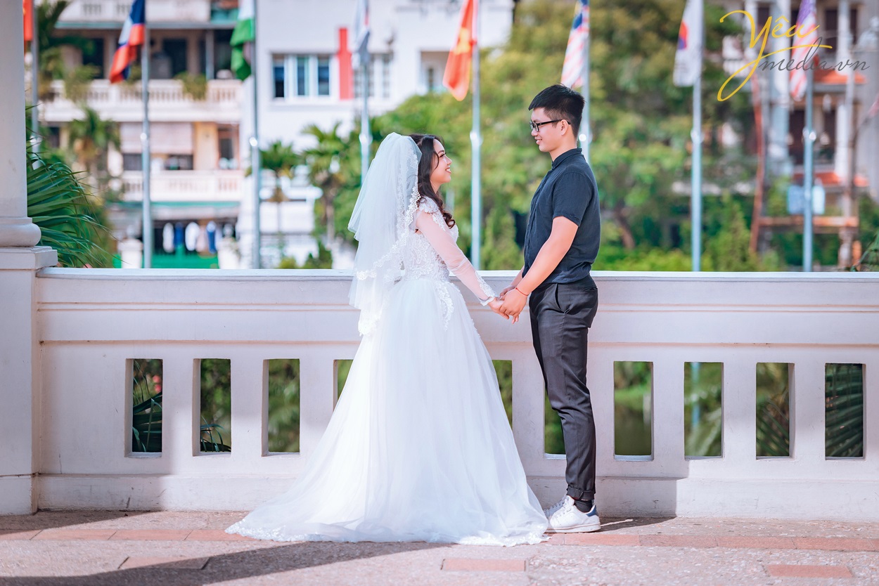 ảnh chụp cưới retro triển lãm tình son marry yêu media tài trợ
