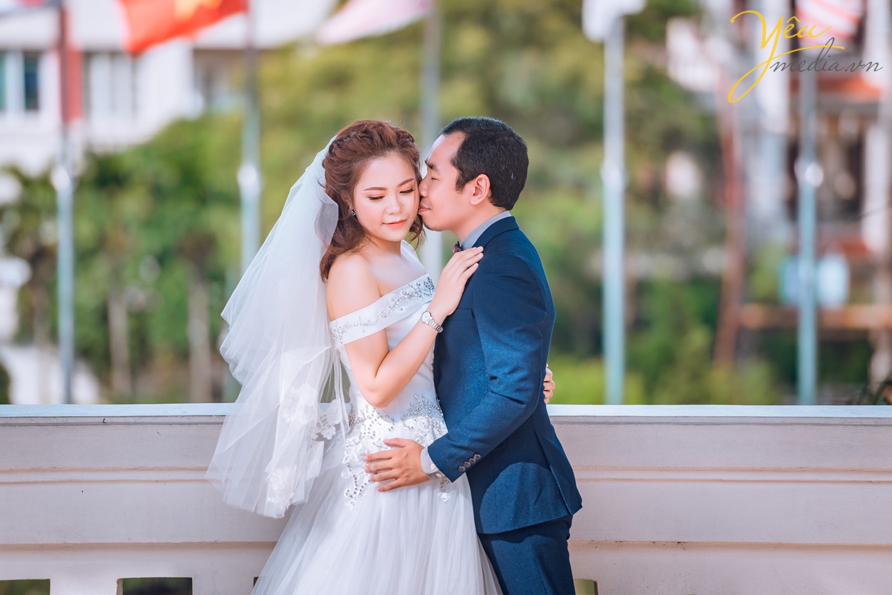 ảnh chụp cưới retro triển lãm tình son marry yêu media tài trợ