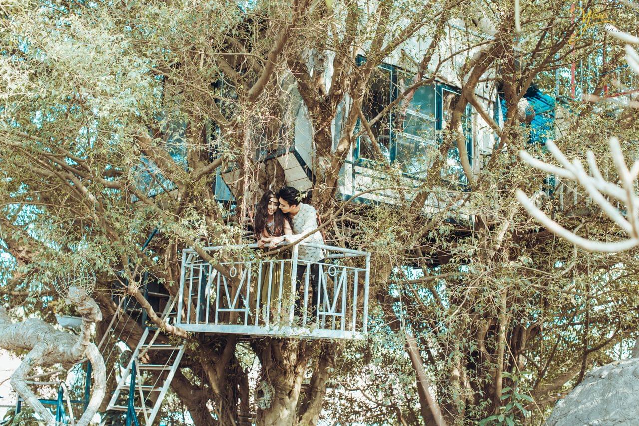 ảnh cưới phong cách bohemian chụp nhà trên cây