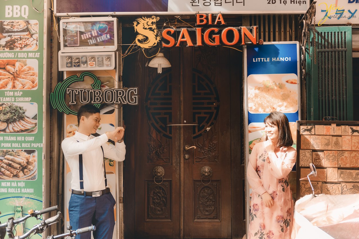 Ảnh cưới đẹp chụp ở phố phường Hà Nội và phim trường Santorini Park: đôi Nghĩa - Yến