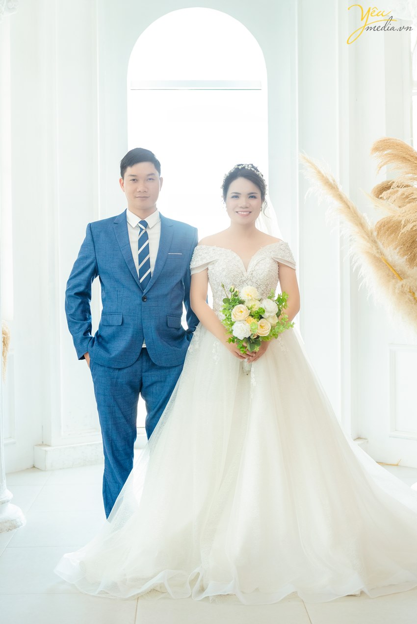 Ảnh cưới đẹp chụp ở phố phường Hà Nội và phim trường Santorini Park: đôi Nghĩa - Yến