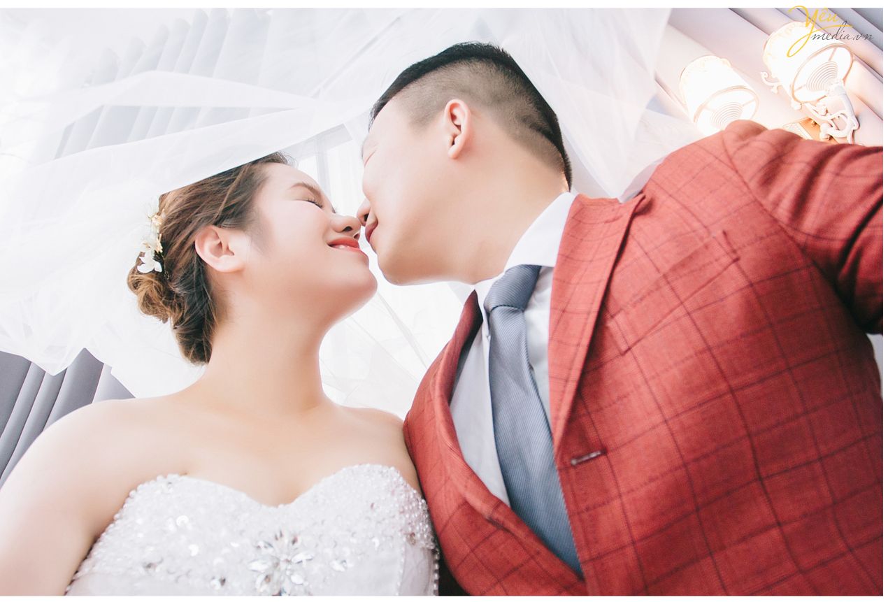 ảnh cưới đẹp chụp phim trường trong nhà