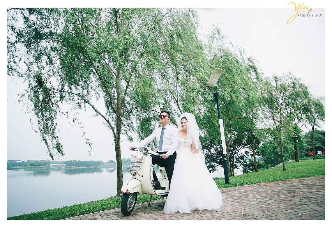 ảnh cưới đẹp chụp yên sở cùng vespa