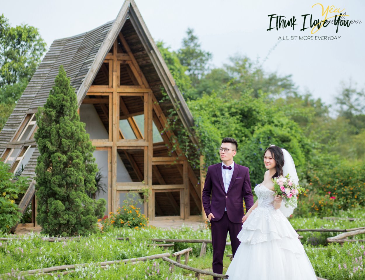 Nếu tự hỏi chụp ảnh cưới Hà Nội ở đâu đẹp thì Yêu Media là lựa chọn sáng suốt dành cho bạn. Ở đây có các chuyên gia trang điểm, thiết kế váy cưới, wedding planner trẻ trung, năng động, sáng tạo giúp bạn có bộ ảnh cưới trọn vẹn nhất.  Phong cách xử lý ảnh đa dạng, màu sắc tươi tắn, chất ảnh trong veo, Yêu Media chắc chắn sẽ không làm bạn thất vọng.  Yêu Media là đơn vị chụp ảnh cưới hàng đầu, được nhiều cặp đôi yêu mến, tin tưởng. Album ảnh được đầu tư cao nhất từ mọi khâu: Trang điểm, trang phục cưới, tạo kiểu tóc phù hợp. Nàng là quý cô hiện đại, là cô công chúa mộng mơ; Chàng là hoàng tử anh tuấn, là chàng trai hào hoa, lịch lãm và sang trọng. Nhiếp ảnh gia chuyên nghiệp giúp cô dâu chú rể thoải mái tạo dáng và thế hiện cảm xúc thật nhất.  Xin giới thiệu tới bạn 1 trong hàng trăm bộ ảnh của mùa cưới 2019 - 2020 được ekip Yêu Media thực hiện: album ảnh của cặp đôi Anh - Anh