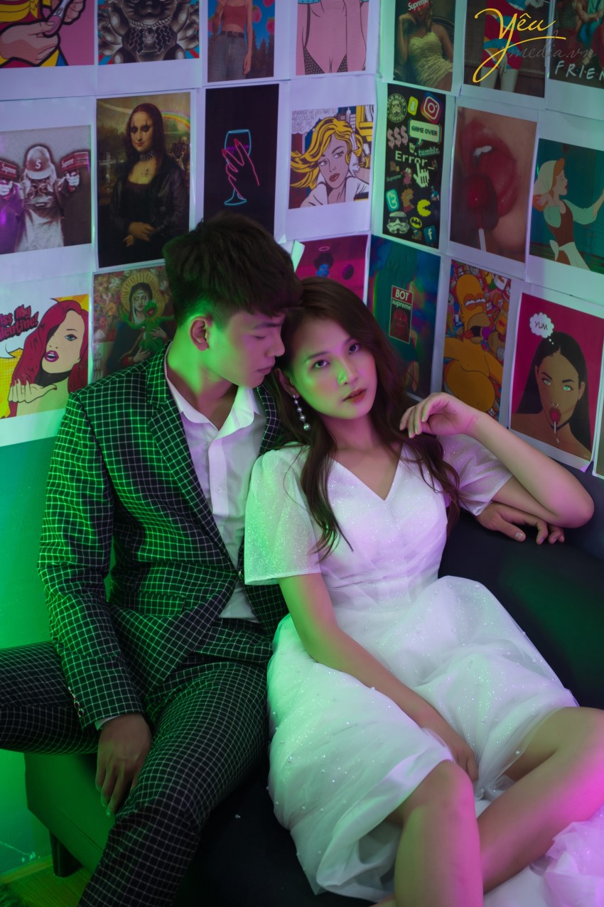 Tuấn Tú Studio là 1 phim trường mini trong nhà mang phong cách Hoàng gia, diện tích hơn 200m2, hiện là 1 trong những phim trường mini hot và độc đáo nhất tại Hà Nội với rất nhiều những concept chụp độc đáo, mới lạ.