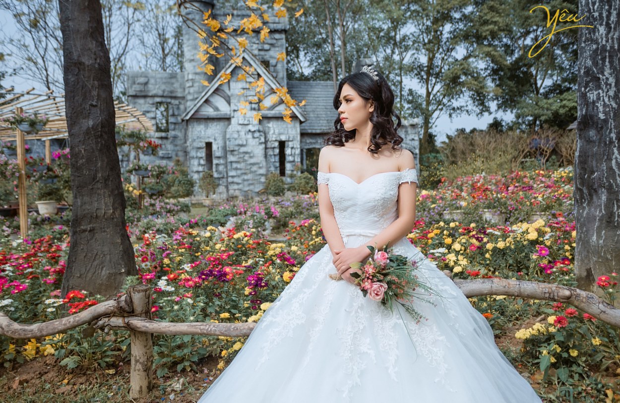 ảnh cô dâu ở thảo nguyên hoa long biên hà nội