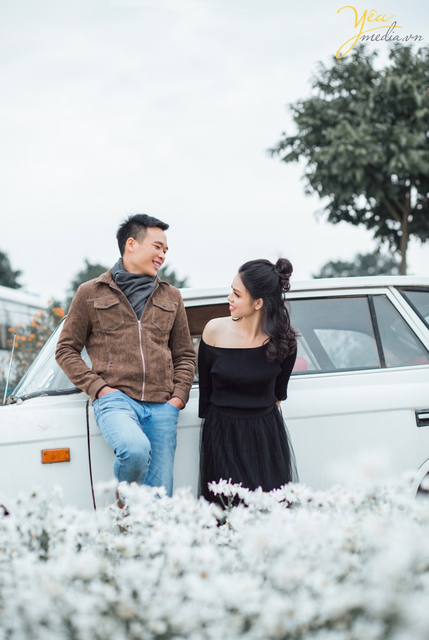 Hậu Trường Chụp Ảnh Cưới Tại Thảo Nguyên Hoa Long Biên