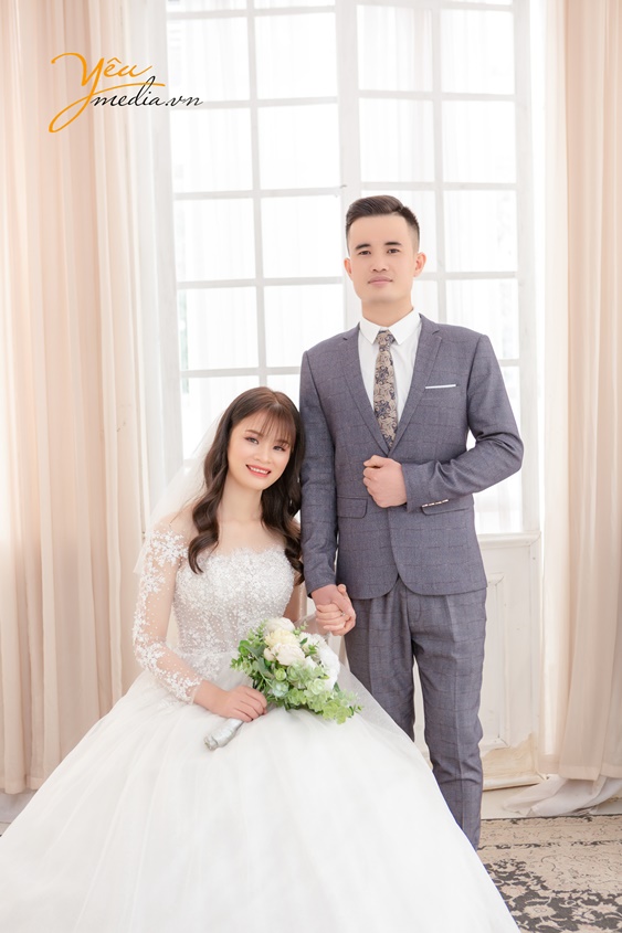 Bộ ảnh cưới chụp tại phim trường và ga tàu điện của cặp đôi sĩ tuấn - lê thành