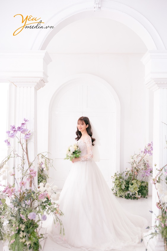 Bộ ảnh cưới chụp tại phim trường và ga tàu điện của cặp đôi sĩ tuấn - lê thành