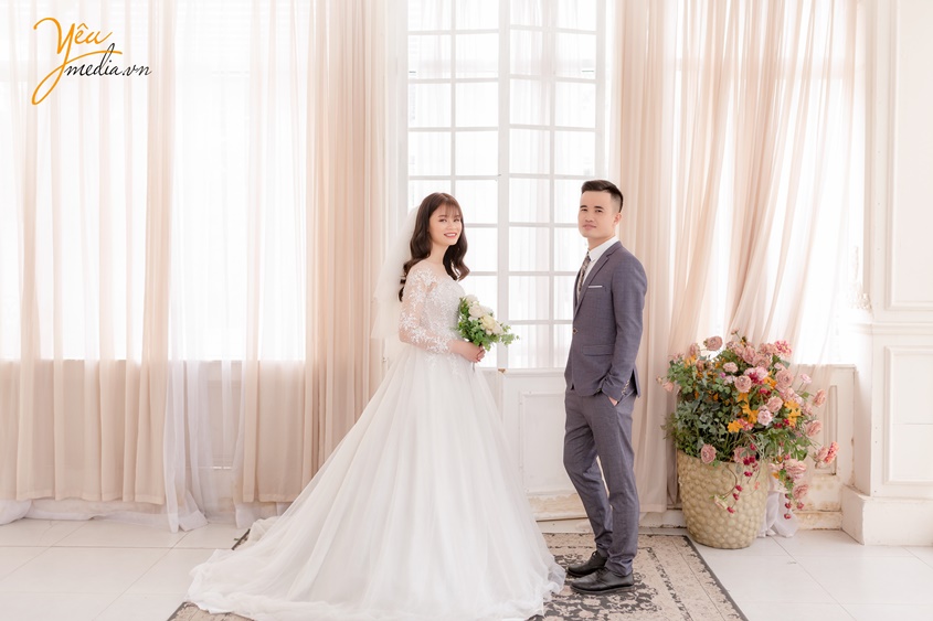 Bộ ảnh cưới chụp tại phim trường và ga tàu điện của cặp đôi sĩ tuấn - lê thành