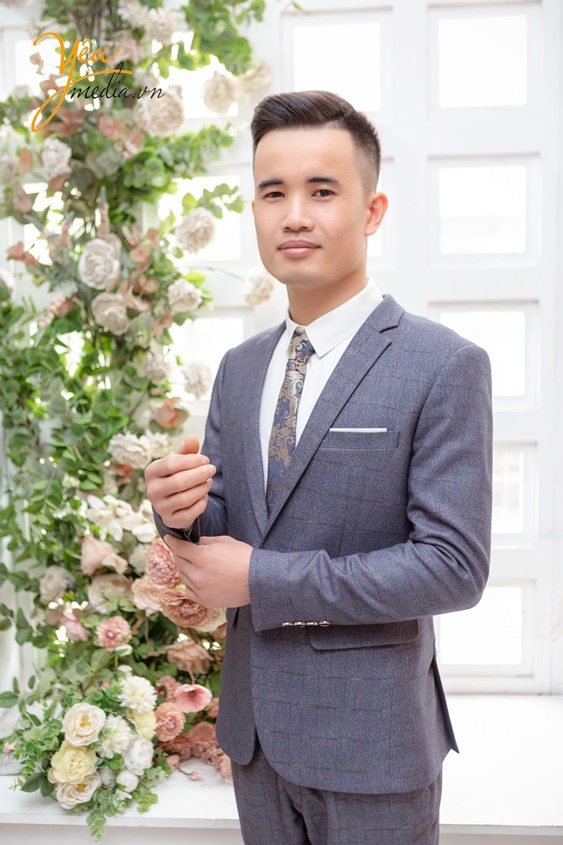 Bộ ảnh cưới chụp tại phim trường và ga tàu điện của cặp đôi sĩ tuấn - lê thành