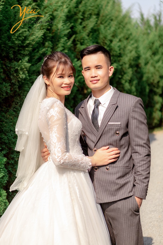 Bộ ảnh cưới chụp tại phim trường và ga tàu điện của cặp đôi sĩ tuấn - lê thành