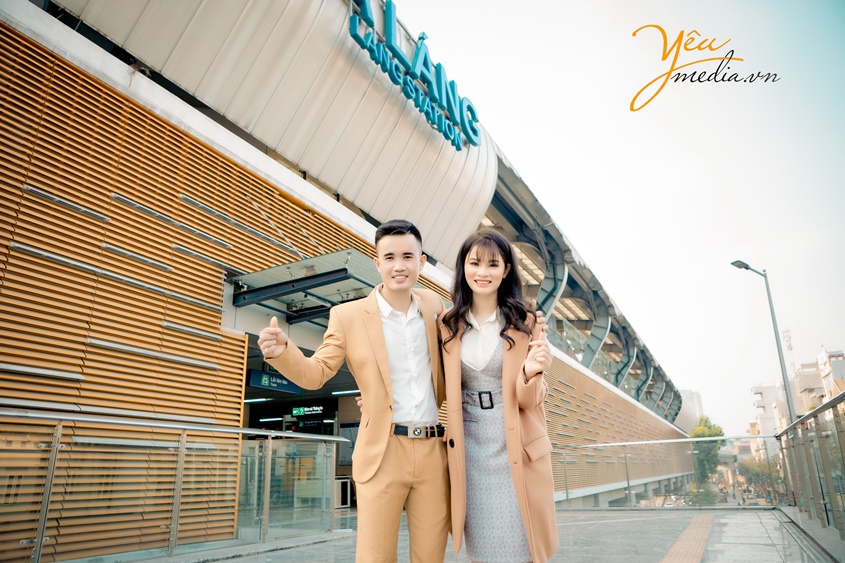 Bộ ảnh cưới chụp tại phim trường và ga tàu điện của cặp đôi sĩ tuấn - lê thành