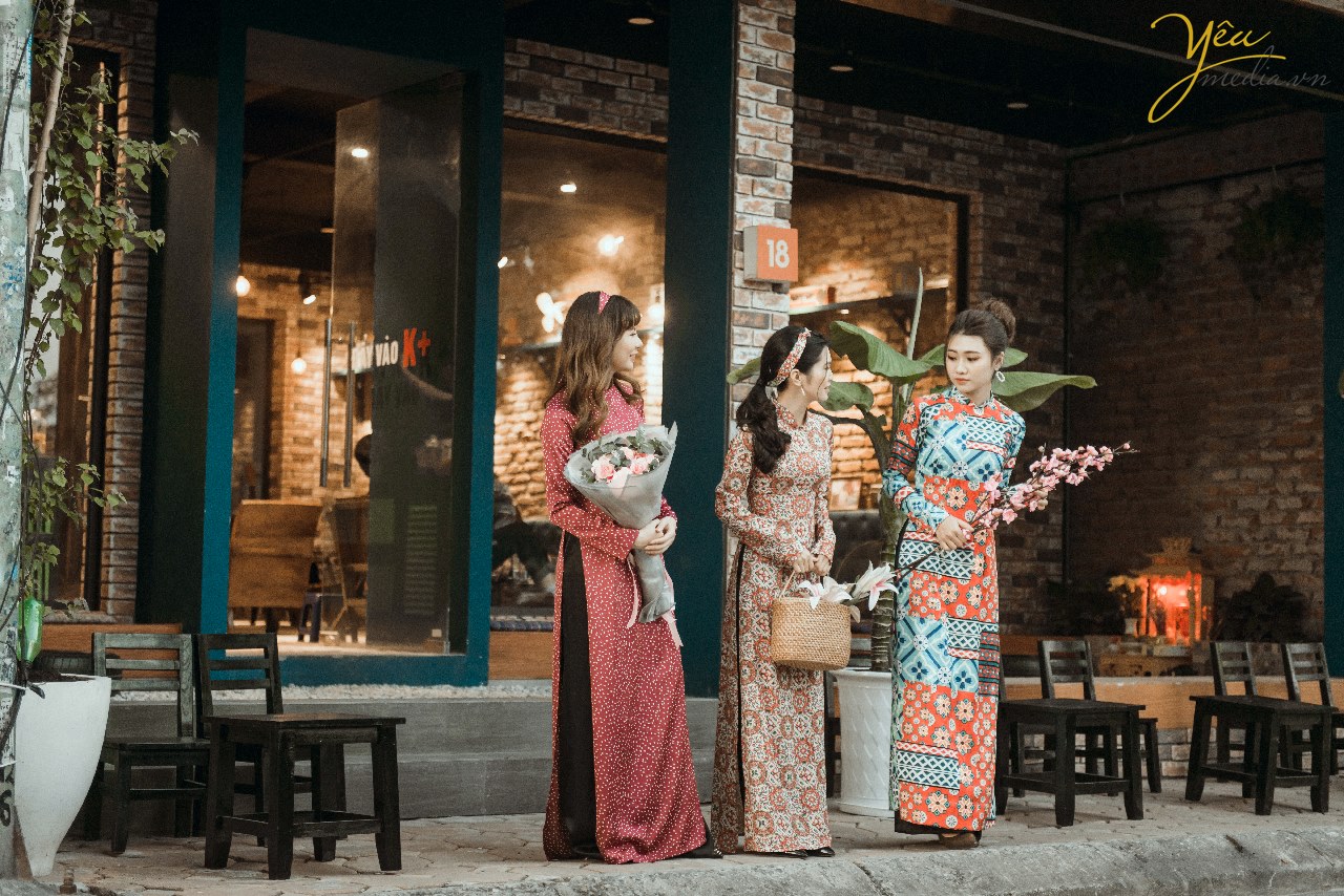 chụp ảnh cùng áo dài truyền thống vintage hà nội