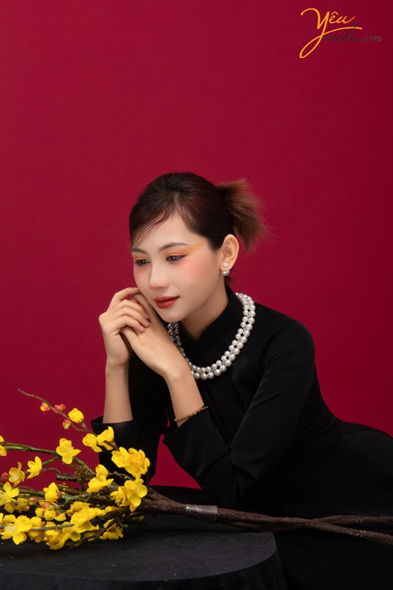 Tiktoker Jenifersb lai tây xinh xắn trong bộ ảnh Tết 2023