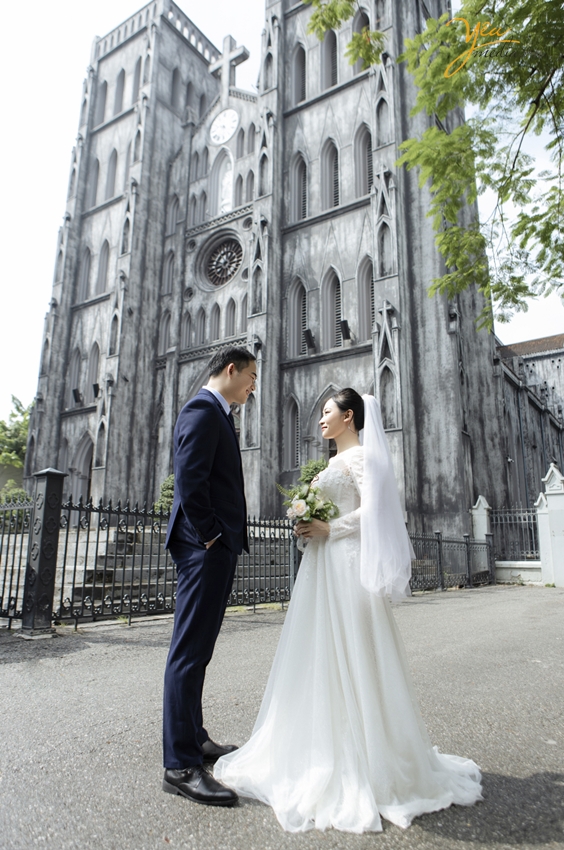 Bộ ảnh cưới phong cách tự nhiên chụp trong nội thành Hà Nội