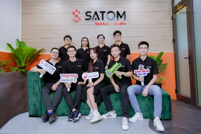 Bộ ảnh chụp cá nhân và tập thể nhân viên công ty Satom đầy sự trẻ trung và nhiệt huyết của tuổi trẻ