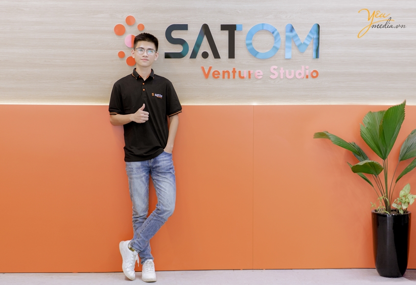 Bộ ảnh chụp cá nhân và tập thể nhân viên công ty Satom đầy sự trẻ trung và nhiệt huyết của tuổi trẻ