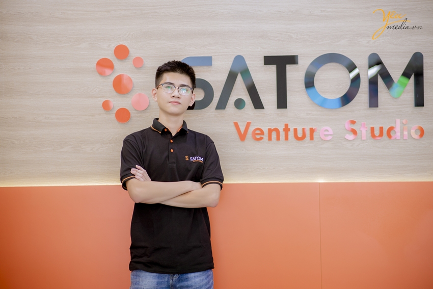 Bộ ảnh chụp cá nhân và tập thể nhân viên công ty Satom đầy sự trẻ trung và nhiệt huyết của tuổi trẻ