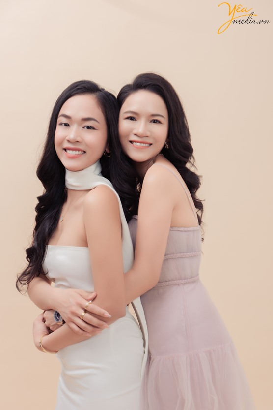Bộ ảnh gia đình 4 mẹ con phong cách Hàn Quốc