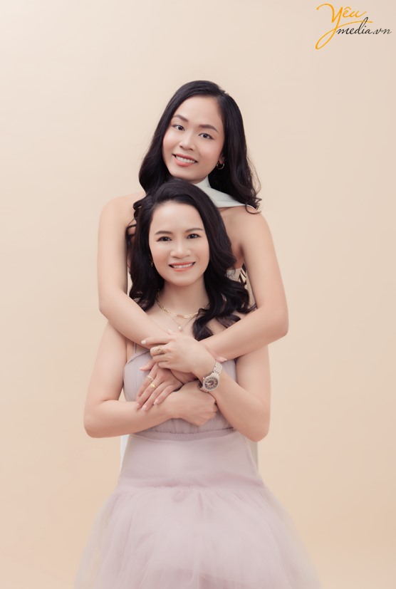 Bộ ảnh gia đình 4 mẹ con phong cách Hàn Quốc