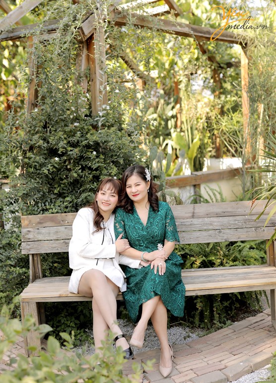 Bộ ảnh chụp tại phim trường của gia đình cô Hương