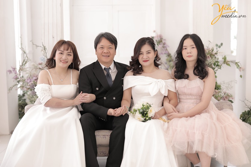 Bộ ảnh chụp tại phim trường của gia đình cô Hương