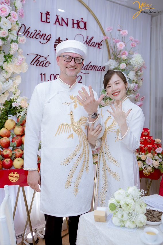 Nhìn lại hình ảnh lễ ăn hỏi của cô dâu Phương Thảo - chú rể Mark Lindeman.