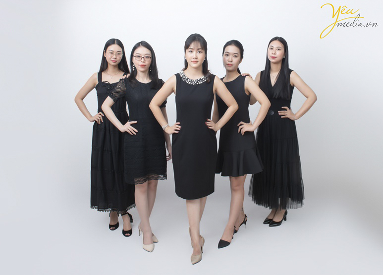 Ảnh chụp profile của team Rudicaf trong studio