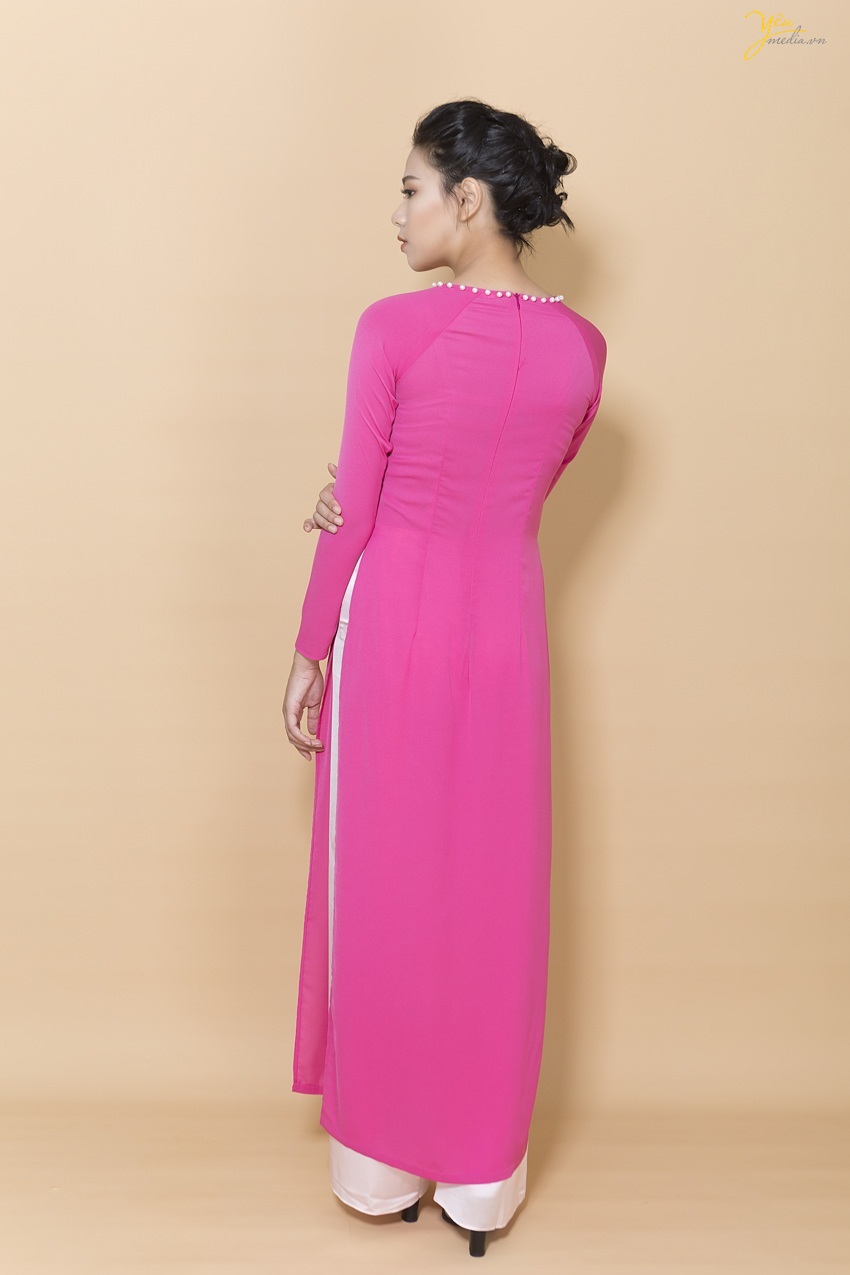 chất liệu vải lụa mềm mại tạo sự thoải mái cho người mặc