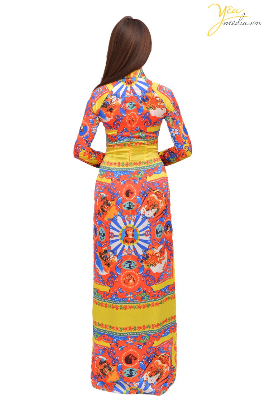 Áo dài 74 là mẫu áo được nhiều bạn trẻ ưa chuộng để thuê mặc trong dịp Tết hay những dịp tụ tập - event vui vẻ của công ty - tập đoàn. Mầu sắc sặc sỡ, trẻ trung, kiểu dáng tôn lên thân hình cao, thanh mảnh - là ưu điểm mà khách hàng lựa chọn bộ trang phục này khi tới Yêu Media.