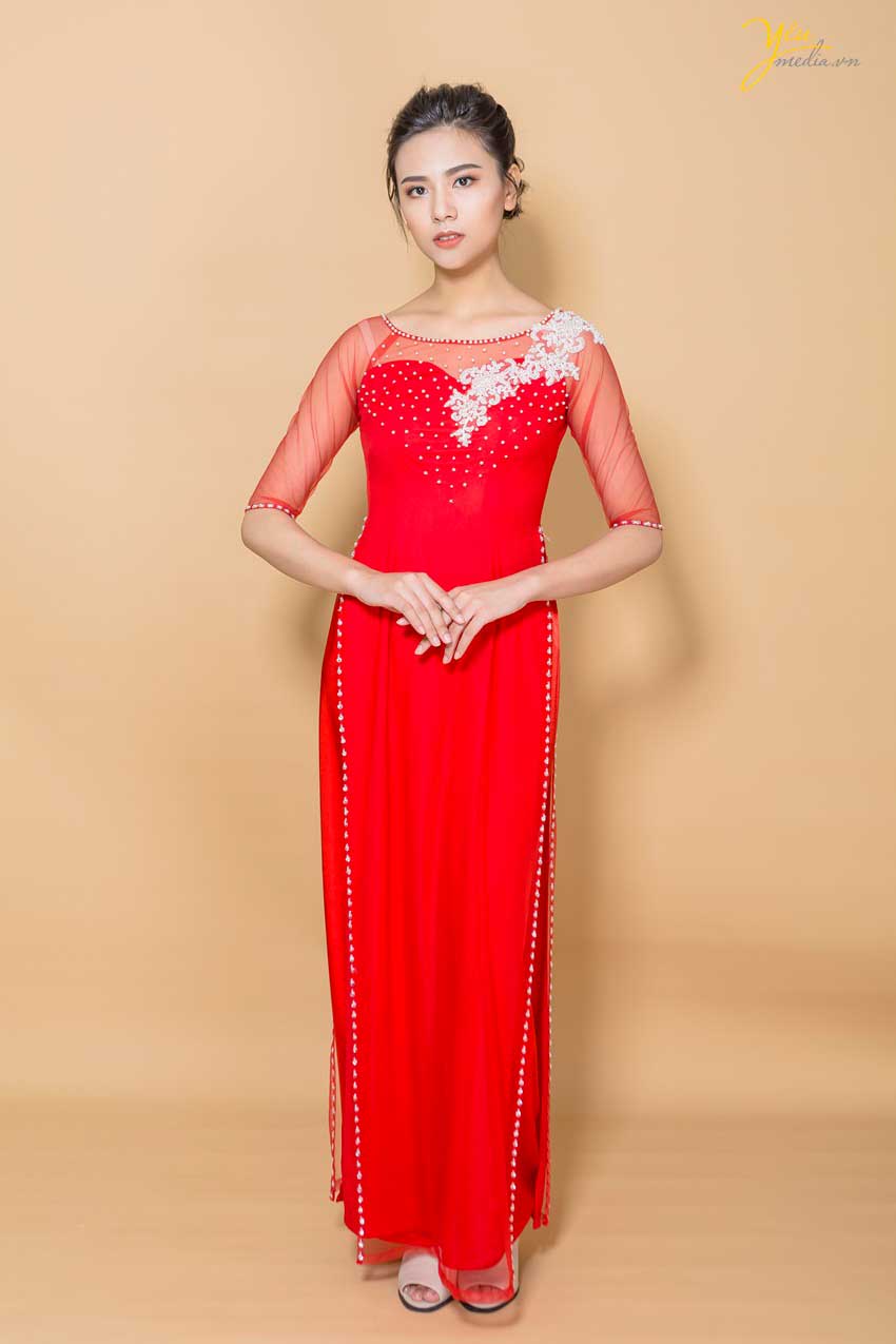 áo dài đỏ tay lỡ cổ thuyền