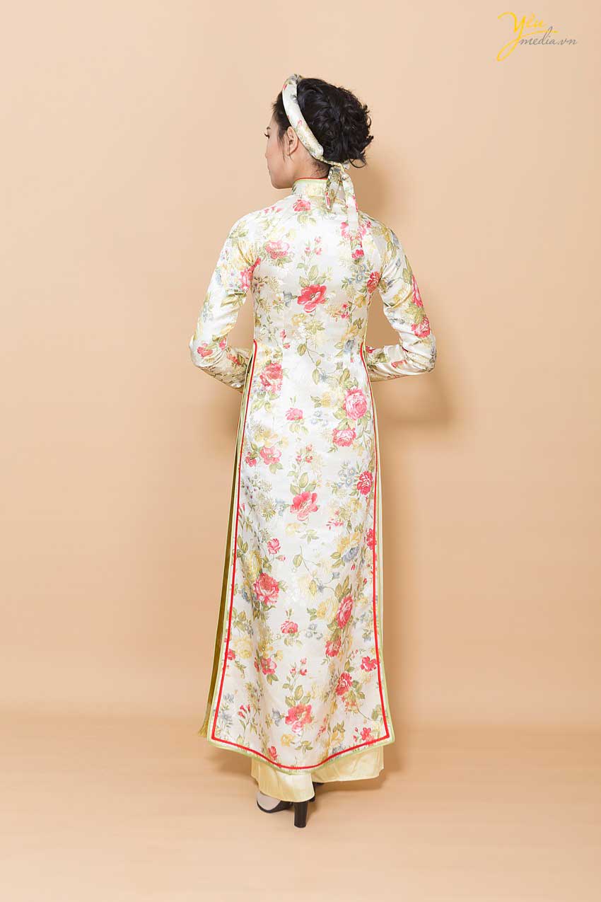 áo dài cưới thêu hoa gấm tay dài màu gà non