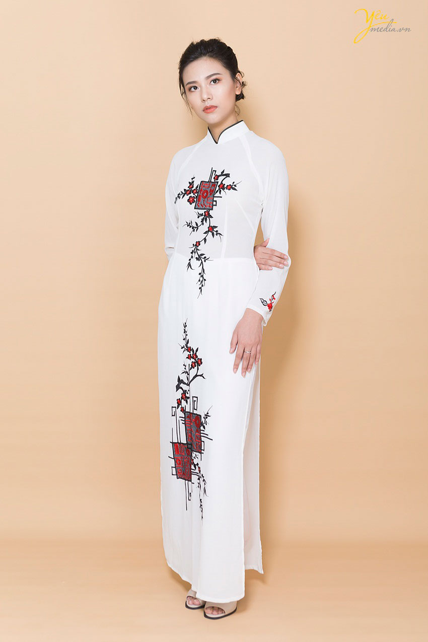 áo dài trắng duyên dáng