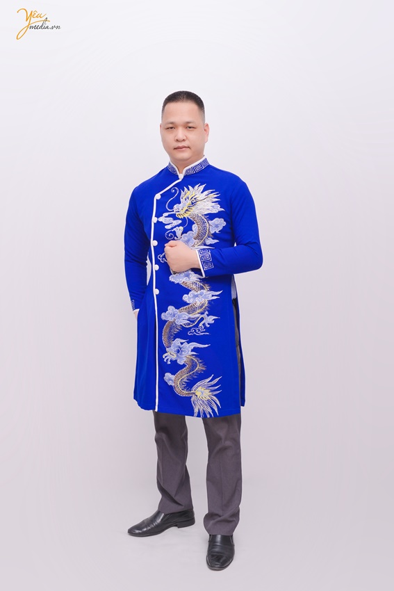 Chụp ảnh áo dài Tết cho nhân viên công ty trong studio