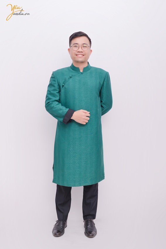 Chụp ảnh áo dài Tết cho nhân viên công ty trong studio