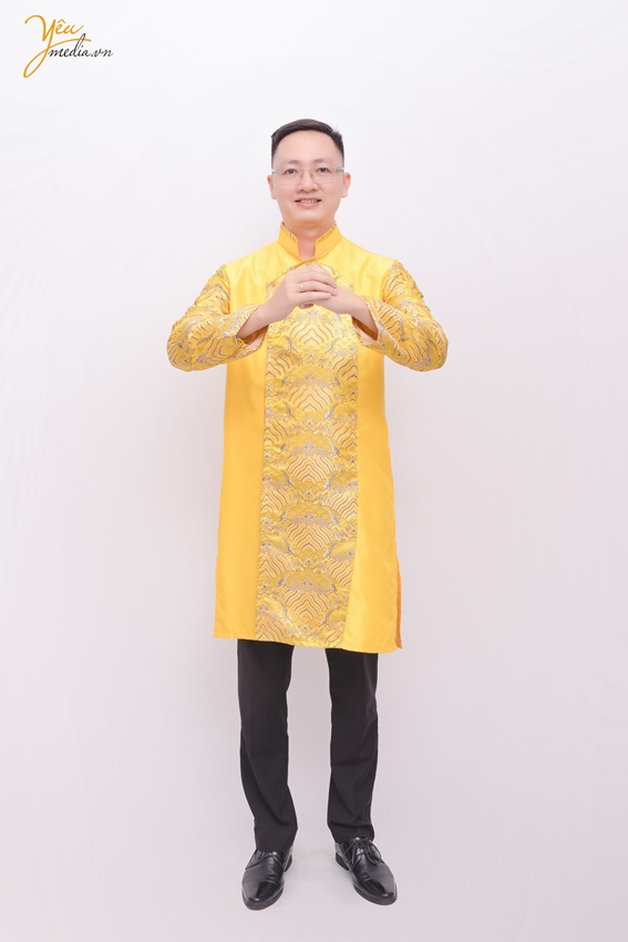 Chụp ảnh áo dài Tết cho nhân viên công ty trong studio