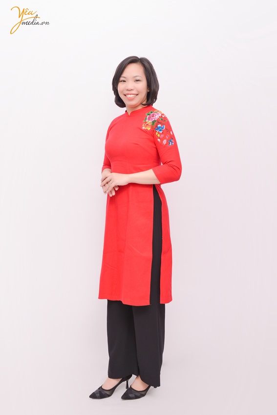 Chụp ảnh áo dài Tết cho nhân viên công ty trong studio