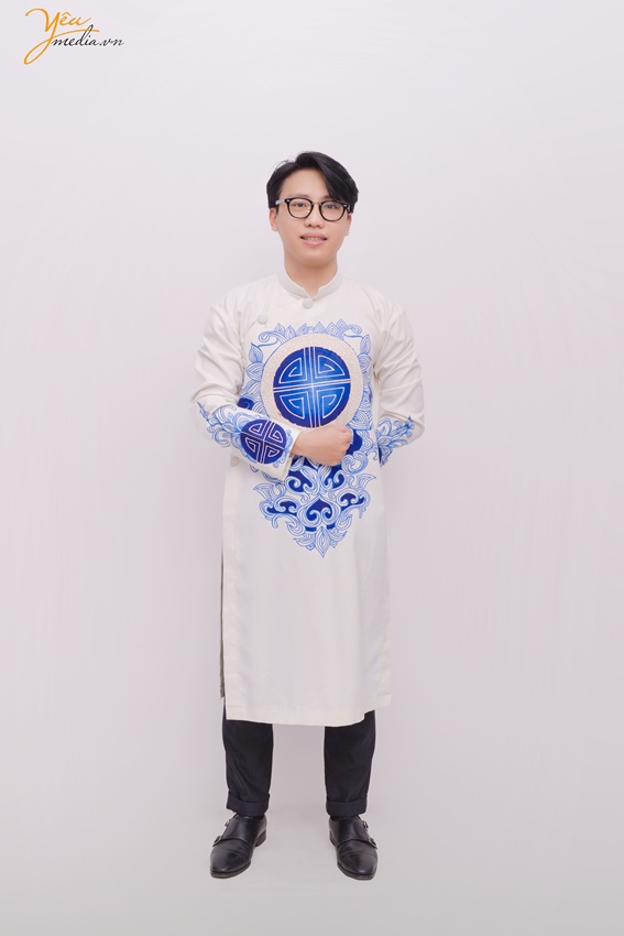 Chụp ảnh áo dài Tết cho nhân viên công ty trong studio