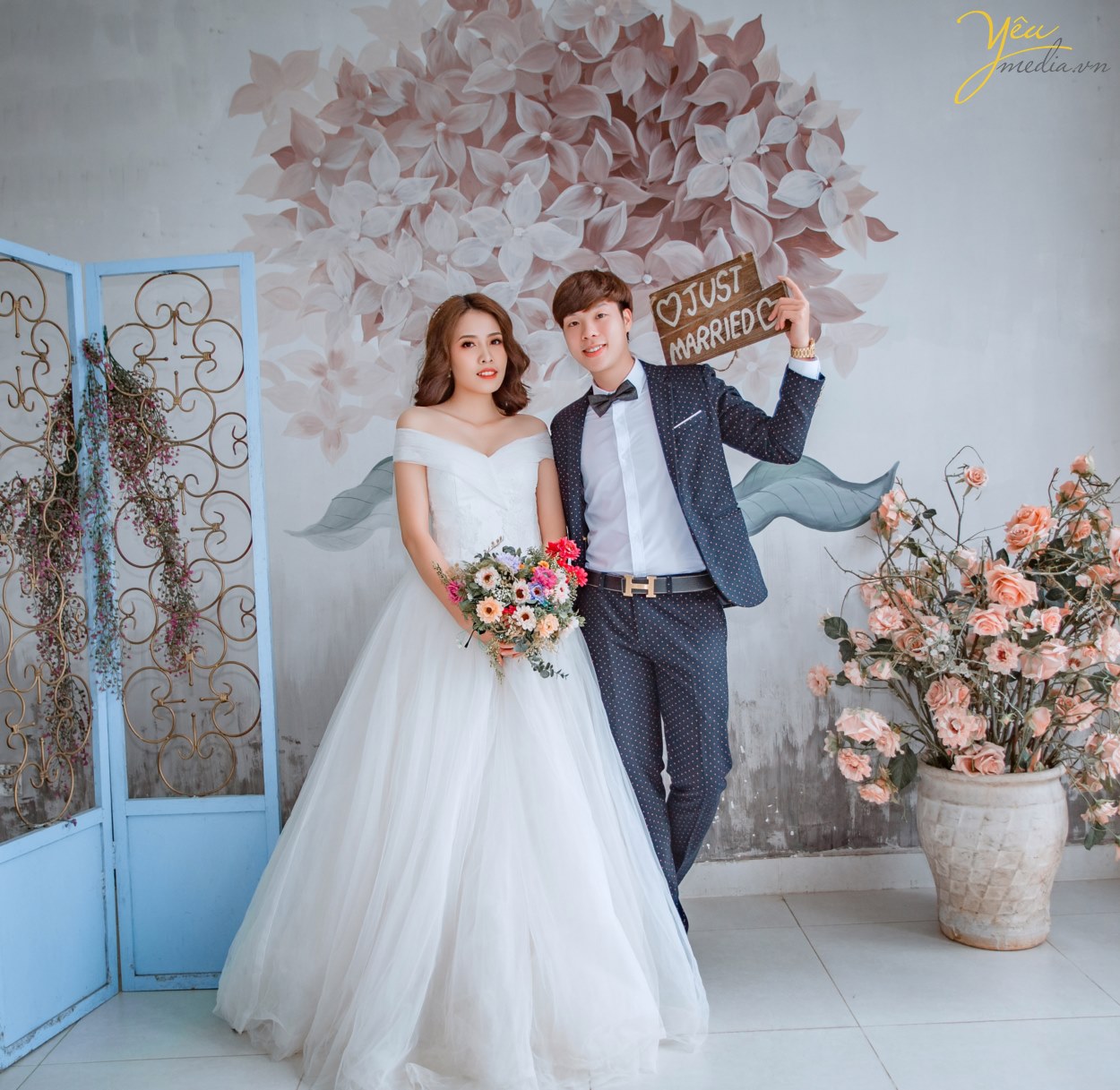 Concept chụp ảnh cưới trong nhà theo phong cách Hàn Quốc đang là xu hướng mới nhất được giới trẻ yêu thích. Với sự tự nhiên nhẹ nhàng ...