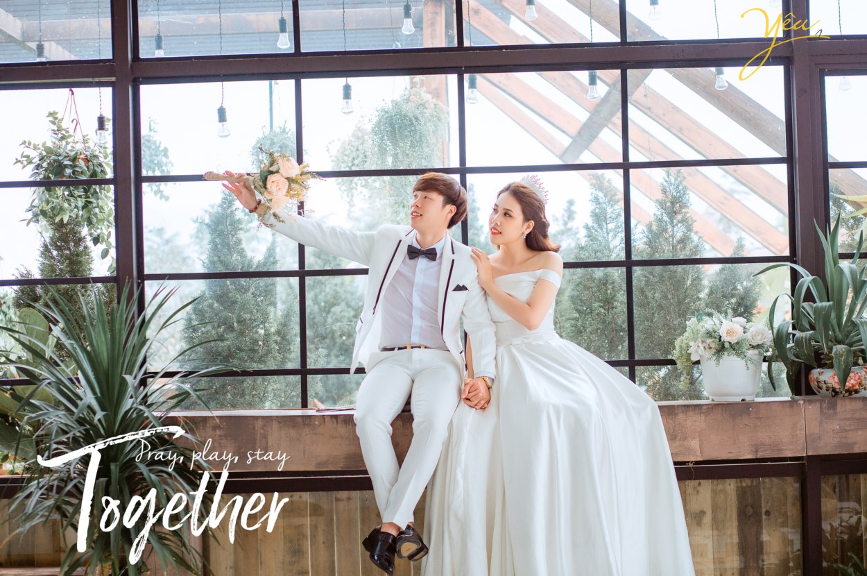 Jul 26, 2018 - Khi chụp hình cưới theo phong cách Hàn Quốc thì những Nhiếp ảnh sẽ tận dụng tối đa ánh sáng tự nhiên để làm bức ảnh mềm mại, chân thực ...