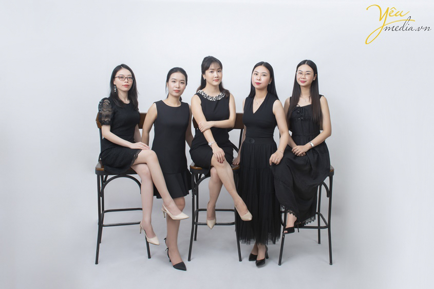 Ảnh chụp profile của team Rudicaf trong studio