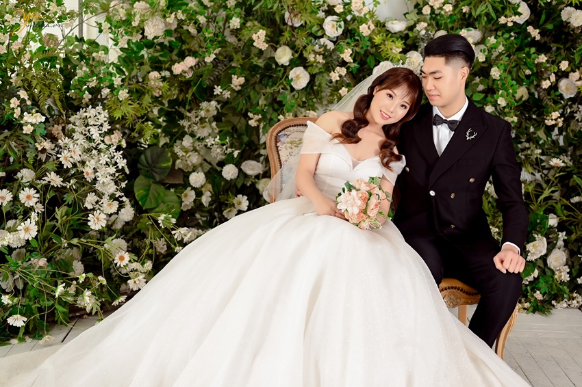 Bộ ảnh cưới chụp ở trong nhà thờ lớn Hà Nội của cặp đôi Thanh Hải - Ngọc Ánh